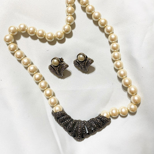 *Vintage Pearl Necklace Set*